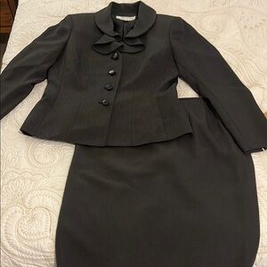 Tahari Black and White Patterned Blazer and skirt suit set